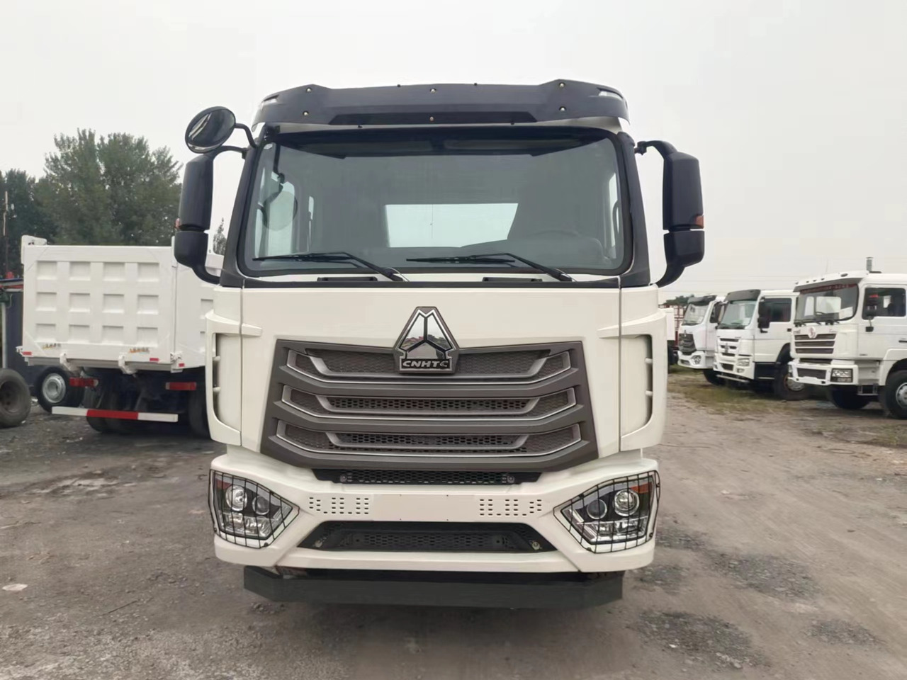 SINOTRUK HOWO 371hp 6X4 Tractor unit - יחידת טרקטור: תמונה 1 SINOTRUK HOWO 371hp 6X4 Tractor unit - יחידת טרקטור: תמונה 1