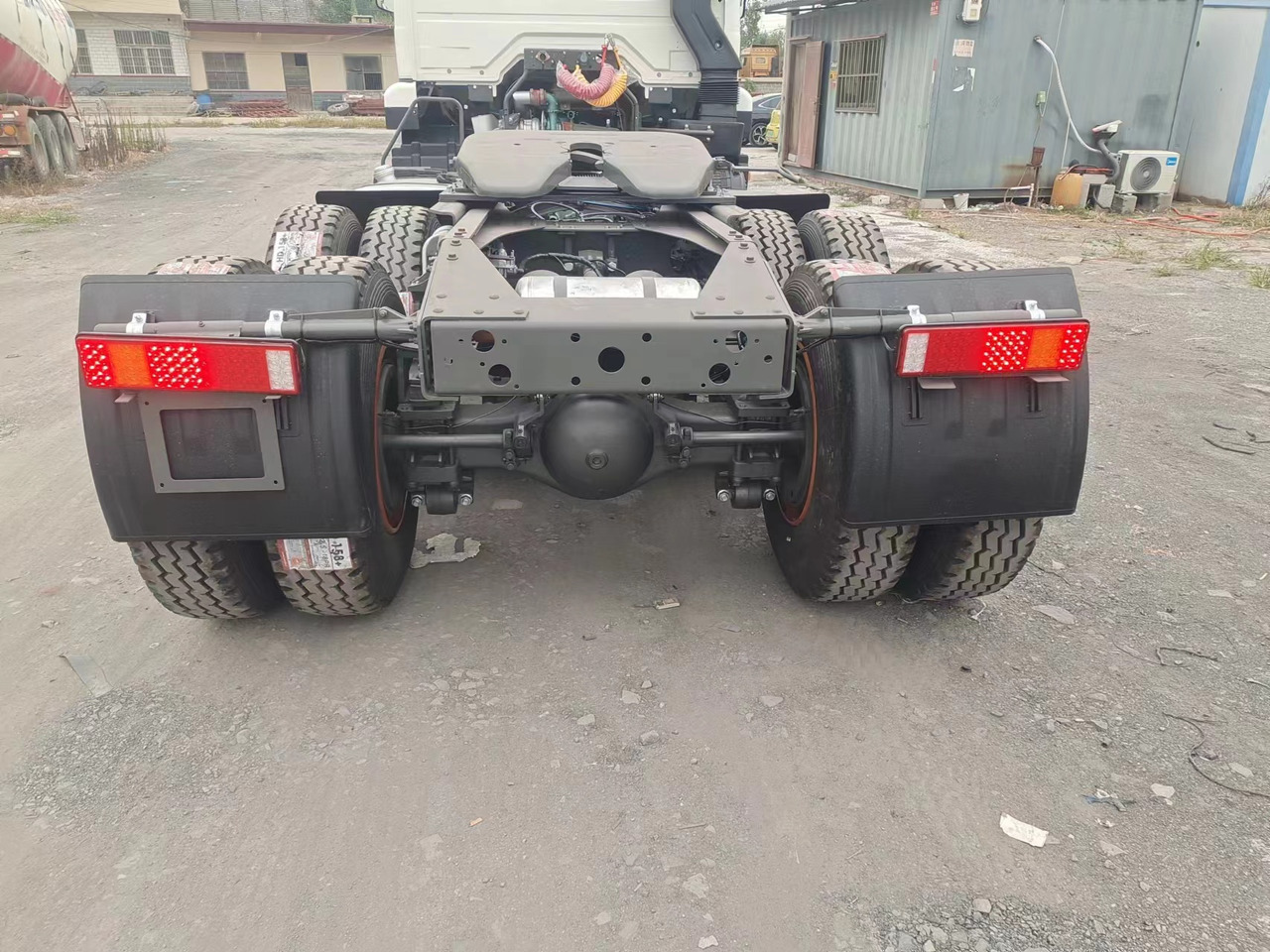 SINOTRUK HOWO 371hp 6X4 Tractor unit - יחידת טרקטור: תמונה 5 SINOTRUK HOWO 371hp 6X4 Tractor unit - יחידת טרקטור: תמונה 5