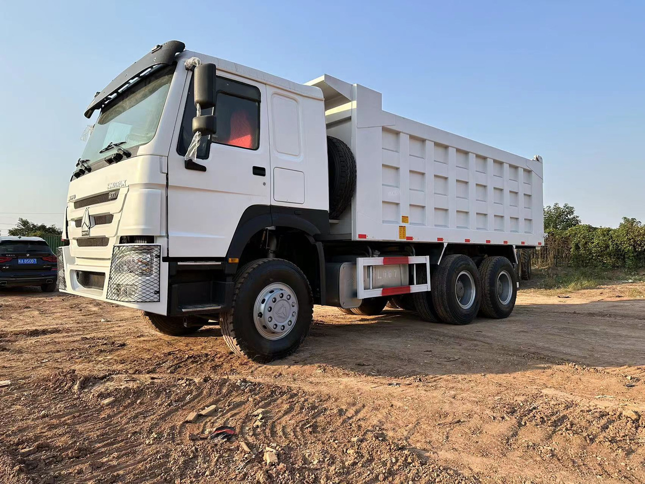 SINOTRUK HOWO 371hp 6x4 - מזהיר: תמונה 4 SINOTRUK HOWO 371hp 6x4 - מזהיר: תמונה 4
