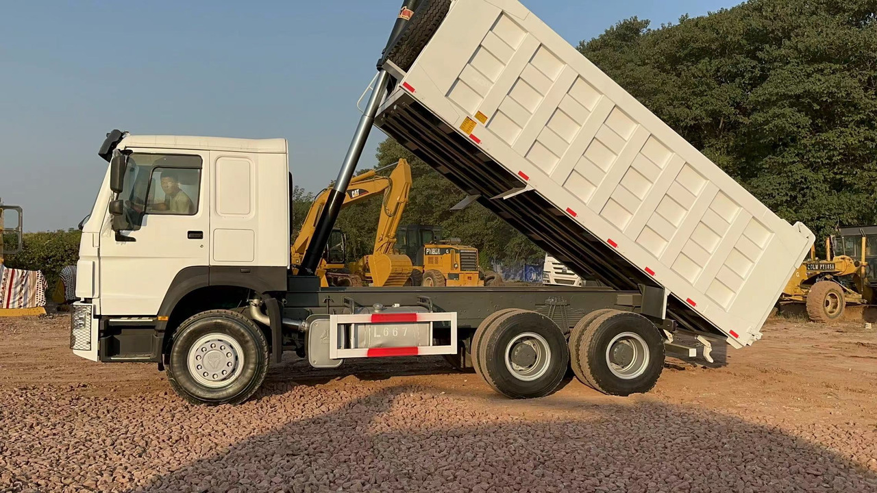 SINOTRUK HOWO 371hp 6x4 - מזהיר: תמונה 5 SINOTRUK HOWO 371hp 6x4 - מזהיר: תמונה 5