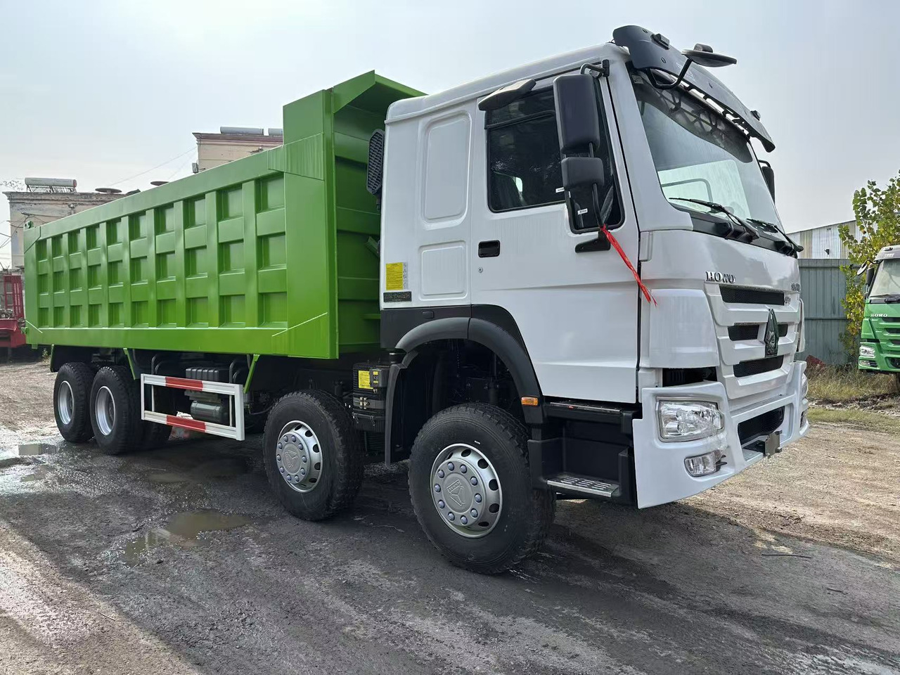 SINOTRUK HOWO 420HP 8X4 Tipper Truck - מזהיר: תמונה 4 SINOTRUK HOWO 420HP 8X4 Tipper Truck - מזהיר: תמונה 4