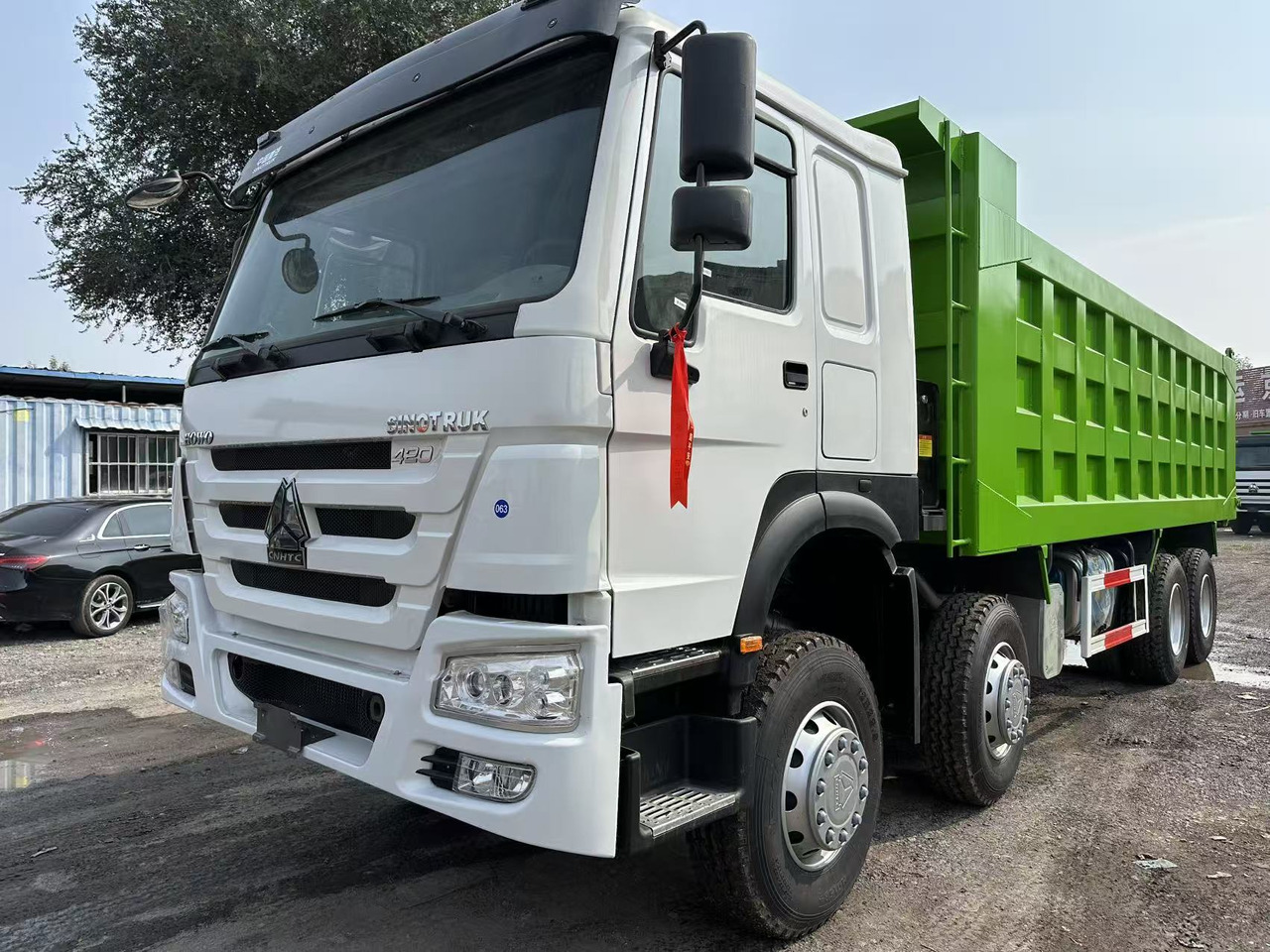 SINOTRUK HOWO 420HP 8X4 Tipper Truck - מזהיר: תמונה 2 SINOTRUK HOWO 420HP 8X4 Tipper Truck - מזהיר: תמונה 2