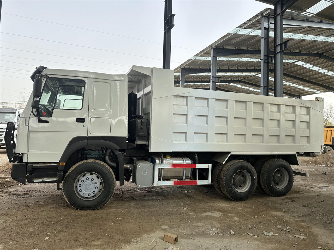 SINOTRUK HOWO Dump truck 371 6x4 - מזהיר: תמונה 2 SINOTRUK HOWO Dump truck 371 6x4 - מזהיר: תמונה 2
