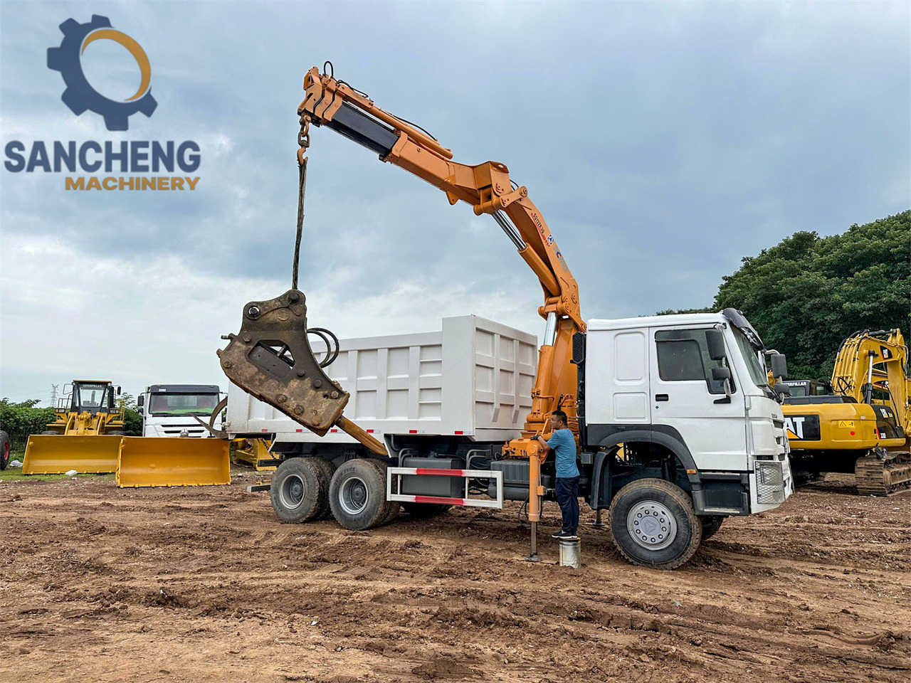 SINOTRUK Howo 371 6x4 crane truck - משאית מנוף: תמונה 1 SINOTRUK Howo 371 6x4 crane truck - משאית מנוף: תמונה 1