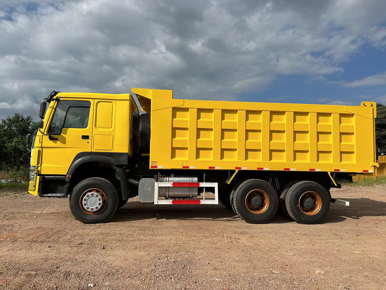 SINOTRUK Howo 371 Dump truck - מזהיר: תמונה 4 SINOTRUK Howo 371 Dump truck - מזהיר: תמונה 4