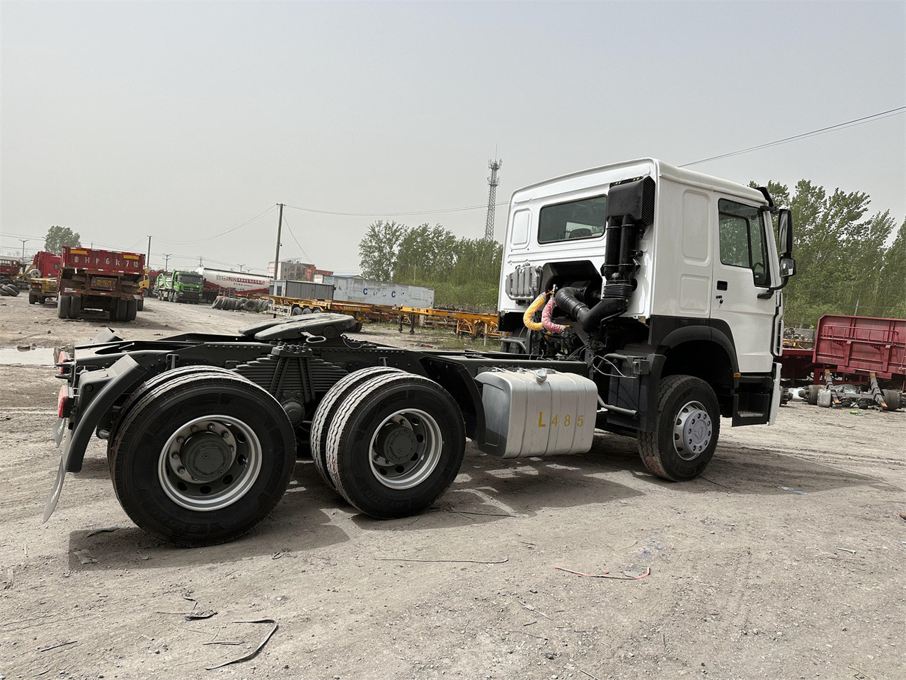 SINOTRUK Howo 371hp Truck Head - יחידת טרקטור: תמונה 3 SINOTRUK Howo 371hp Truck Head - יחידת טרקטור: תמונה 3