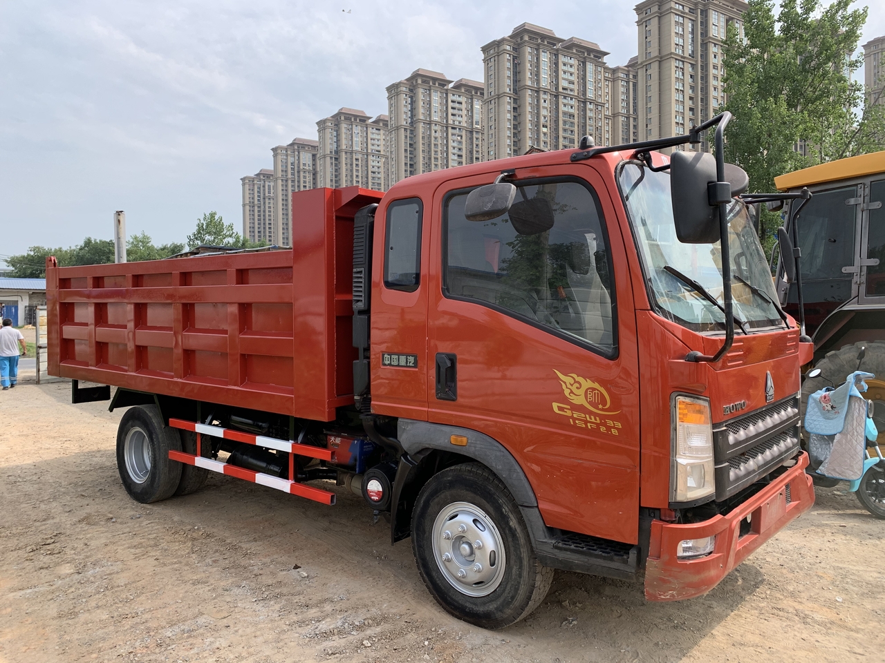 SINOTRUK Howo Dump truck 4x2 - מזהיר: תמונה 1 SINOTRUK Howo Dump truck 4x2 - מזהיר: תמונה 1