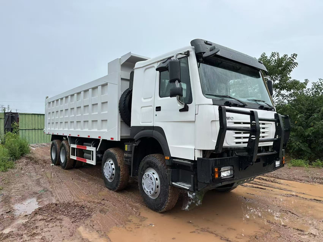 Sinotruk HOWO 371hp 8x4 - מזהיר: תמונה 1 Sinotruk HOWO 371hp 8x4 - מזהיר: תמונה 1