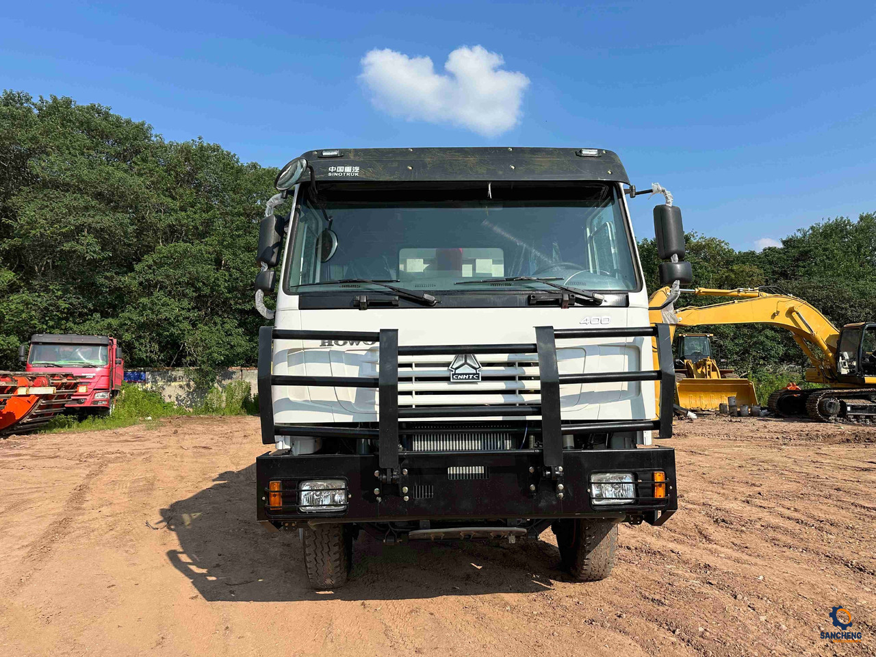Sinotruk HOWO 400HP With Bumper 6X4 - מזהיר: תמונה 3 Sinotruk HOWO 400HP With Bumper 6X4 - מזהיר: תמונה 3