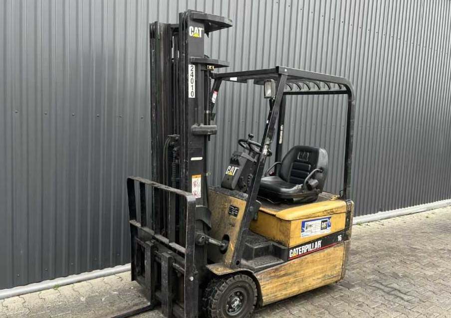 CAT Lift Trucks EP16KT - מלגזה חשמלית: תמונה 1 CAT Lift Trucks EP16KT - מלגזה חשמלית: תמונה 1