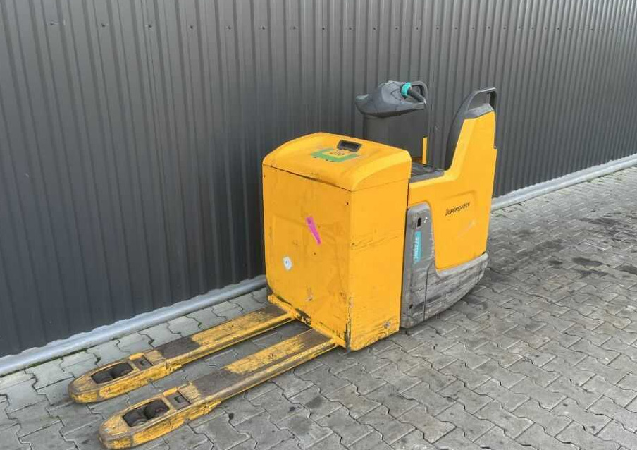 Jungheinrich ERE225 - משאית משטחים: תמונה 1 Jungheinrich ERE225 - משאית משטחים: תמונה 1