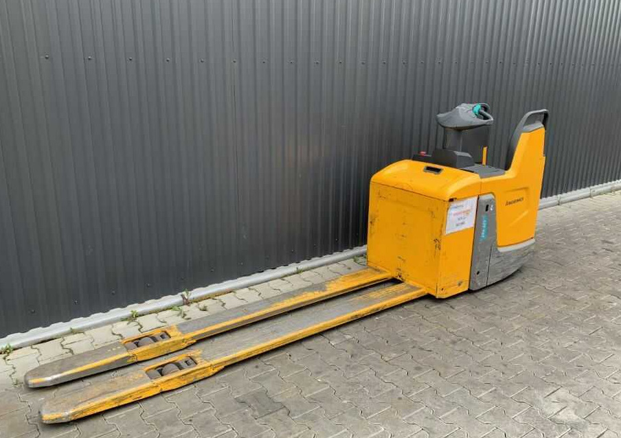 Jungheinrich ERE225 - משאית משטחים: תמונה 1 Jungheinrich ERE225 - משאית משטחים: תמונה 1