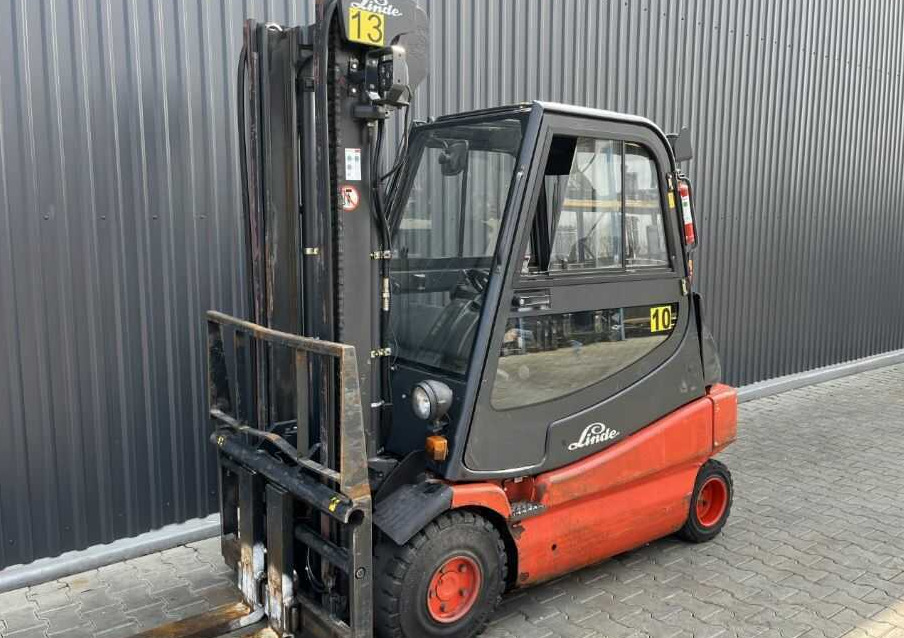 Linde E30-03 - מלגזה חשמלית: תמונה 1 Linde E30-03 - מלגזה חשמלית: תמונה 1
