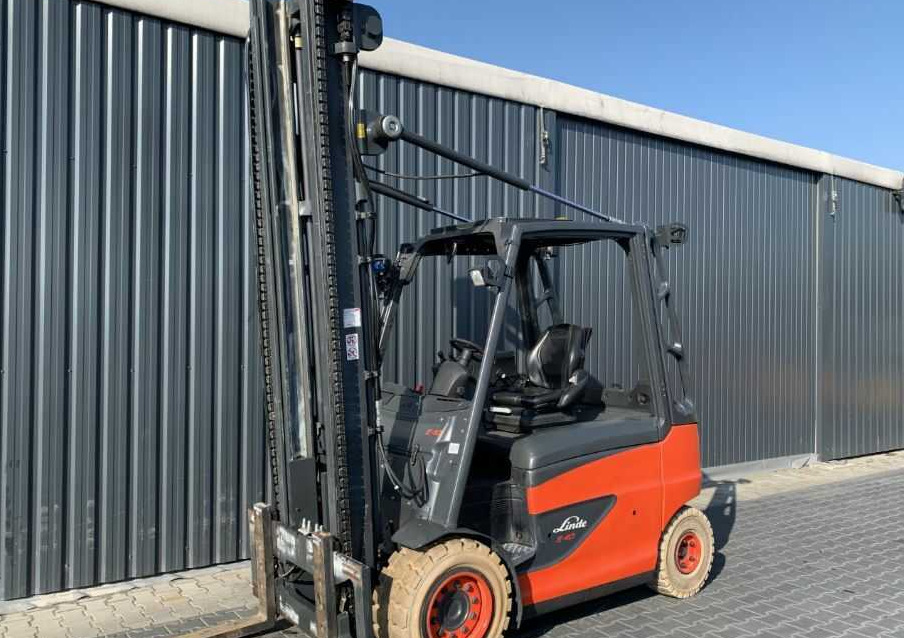 Linde E40H-01/600 - מלגזה חשמלית: תמונה 1 Linde E40H-01/600 - מלגזה חשמלית: תמונה 1