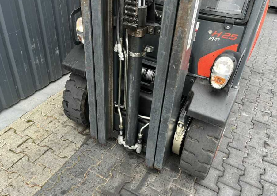 מלגזת LPG Linde H25T-02: תמונה 8