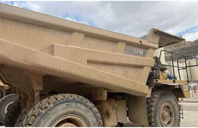 Caterpillar 771D - מסיר פסולת: תמונה 2 Caterpillar 771D - מסיר פסולת: תמונה 2