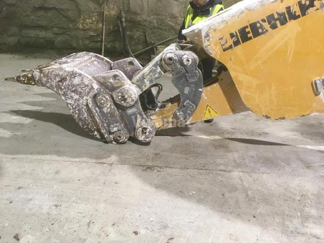 Liebherr R 944 C - מחפר: תמונה 3 Liebherr R 944 C - מחפר: תמונה 3