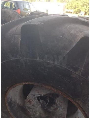 Michelin 18R19.5XF - גלגלים וצמיגים: תמונה 2 Michelin 18R19.5XF - גלגלים וצמיגים: תמונה 2