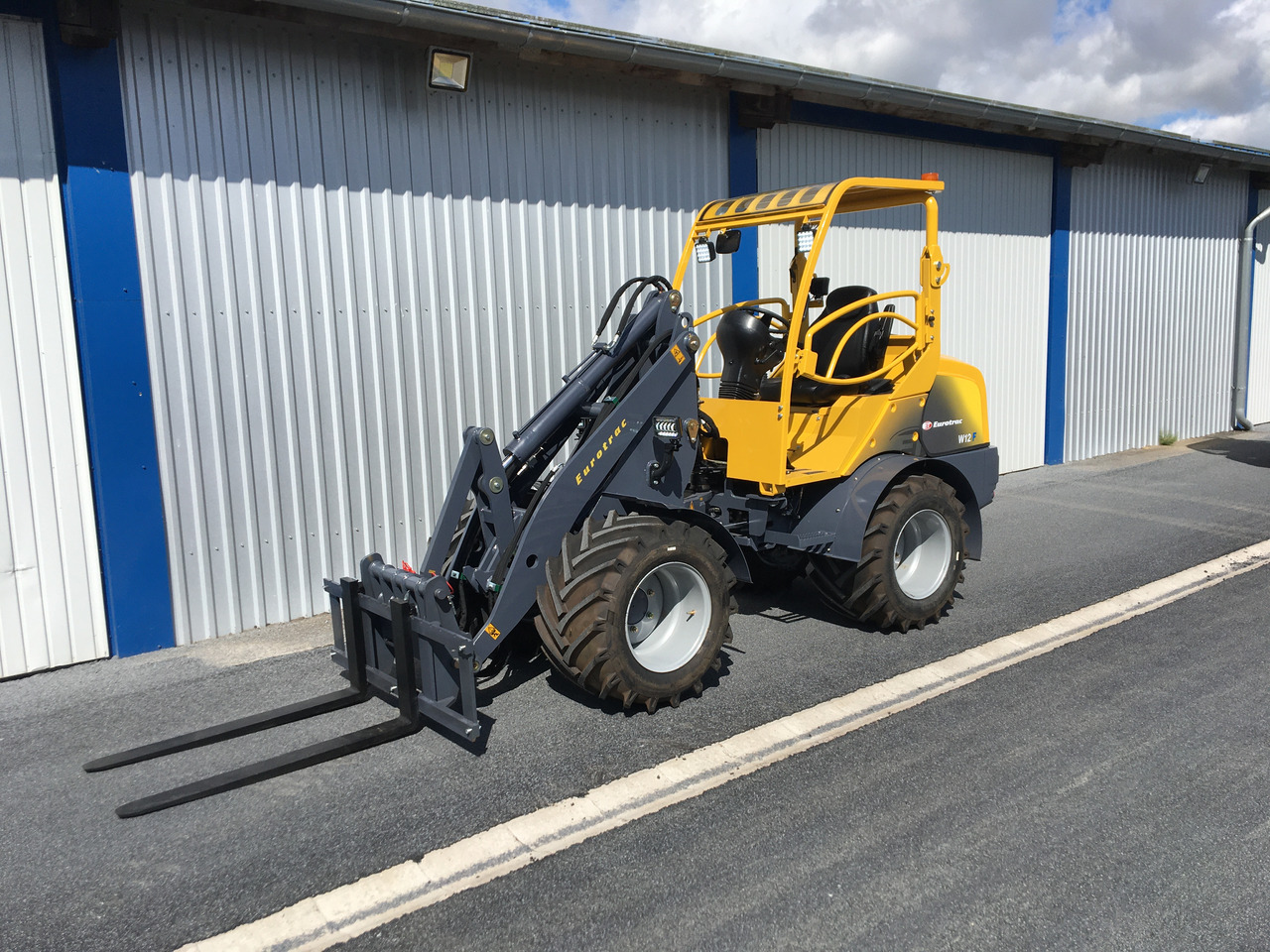 EUROTRAC W12F Schutzdach - מחפר: תמונה 1 EUROTRAC W12F Schutzdach - מחפר: תמונה 1