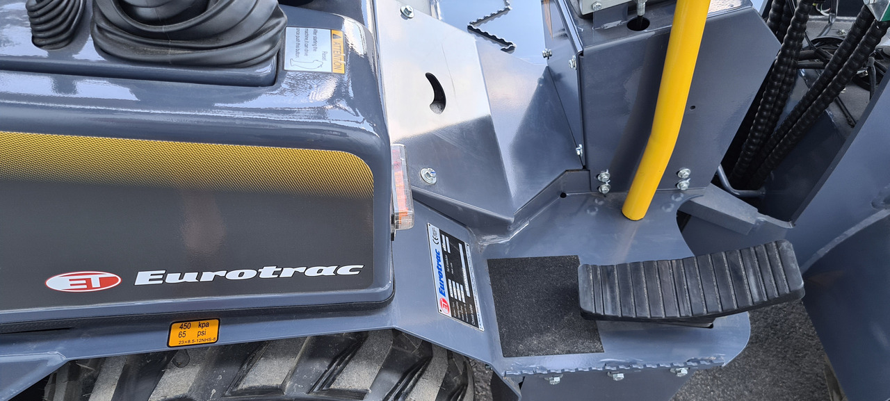 Eurotrac W10 Radlader Hoflader - מעמיס קומפקטי: תמונה 4 Eurotrac W10 Radlader Hoflader - מעמיס קומפקטי: תמונה 4