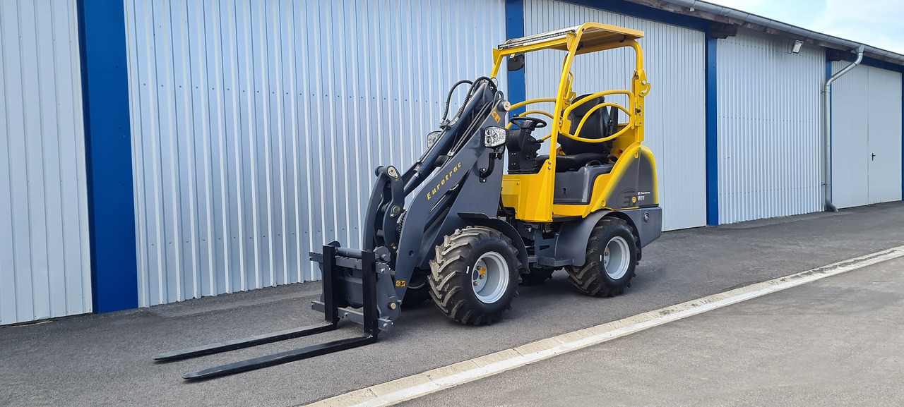 Eurotrac W11 Radlader Hoflader - מעמיס קומפקטי: תמונה 1 Eurotrac W11 Radlader Hoflader - מעמיס קומפקטי: תמונה 1