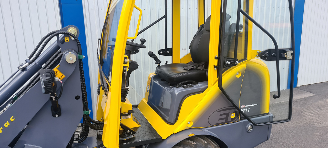 Eurotrac W11 Radlader Hoflader - מעמיס קומפקטי: תמונה 4 Eurotrac W11 Radlader Hoflader - מעמיס קומפקטי: תמונה 4