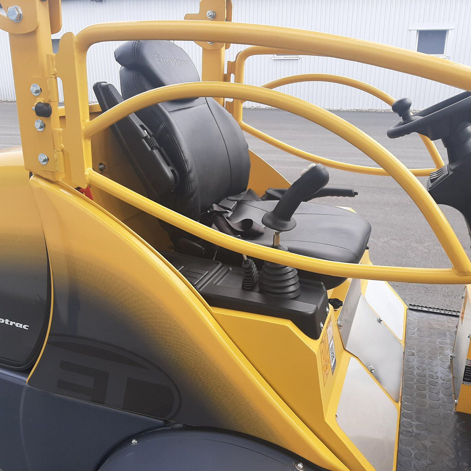 Eurotrac W12 Radlader Hoflader - מעמיס קומפקטי: תמונה 5 Eurotrac W12 Radlader Hoflader - מעמיס קומפקטי: תמונה 5
