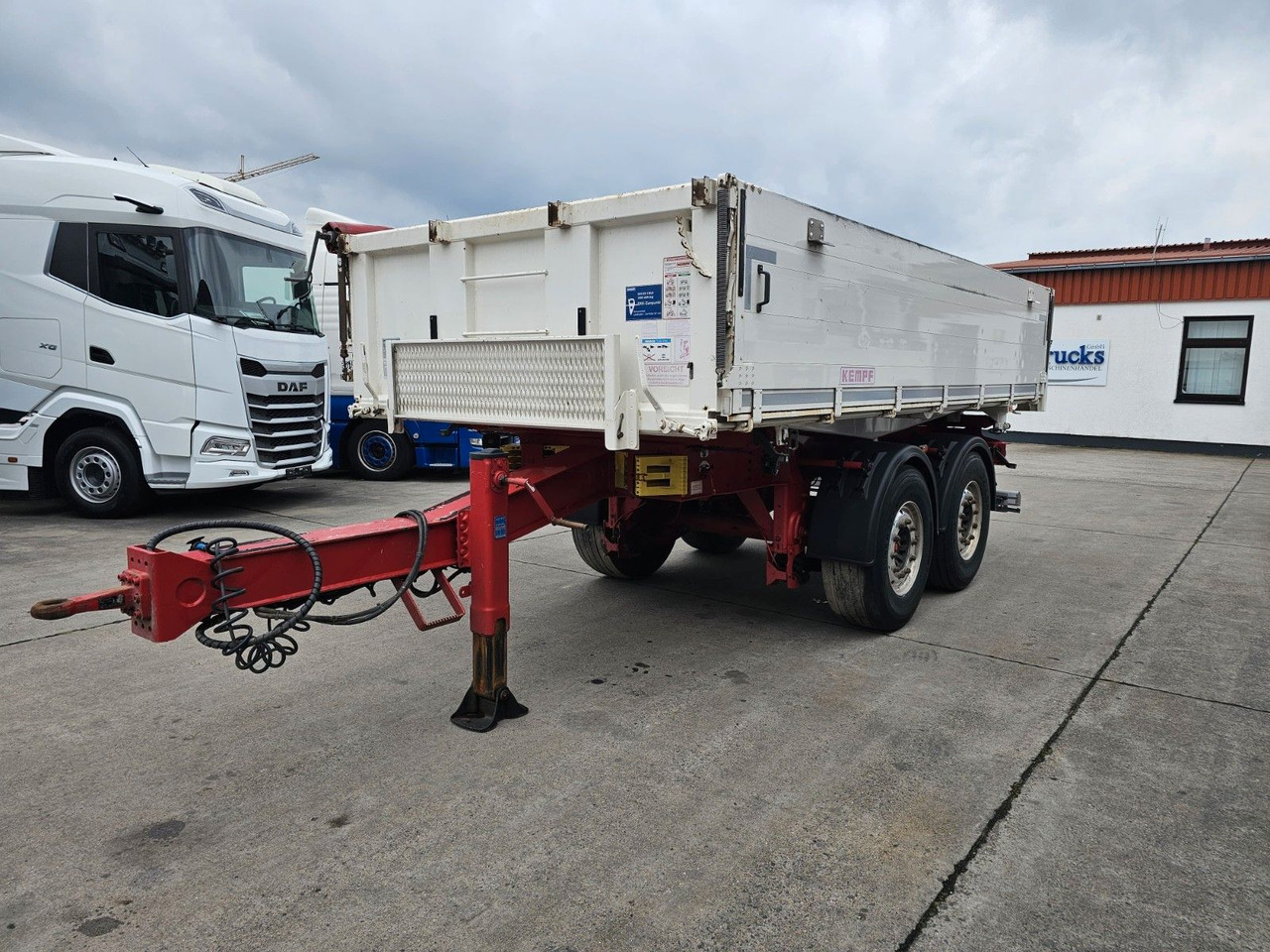 Kempf GETREIDEKIPPER * SAF-ACHSEN * LIFTACHSE * ALCOA - קרון נגרר עם מזהיר: תמונה 1 Kempf GETREIDEKIPPER * SAF-ACHSEN * LIFTACHSE * ALCOA - קרון נגרר עם מזהיר: תמונה 1