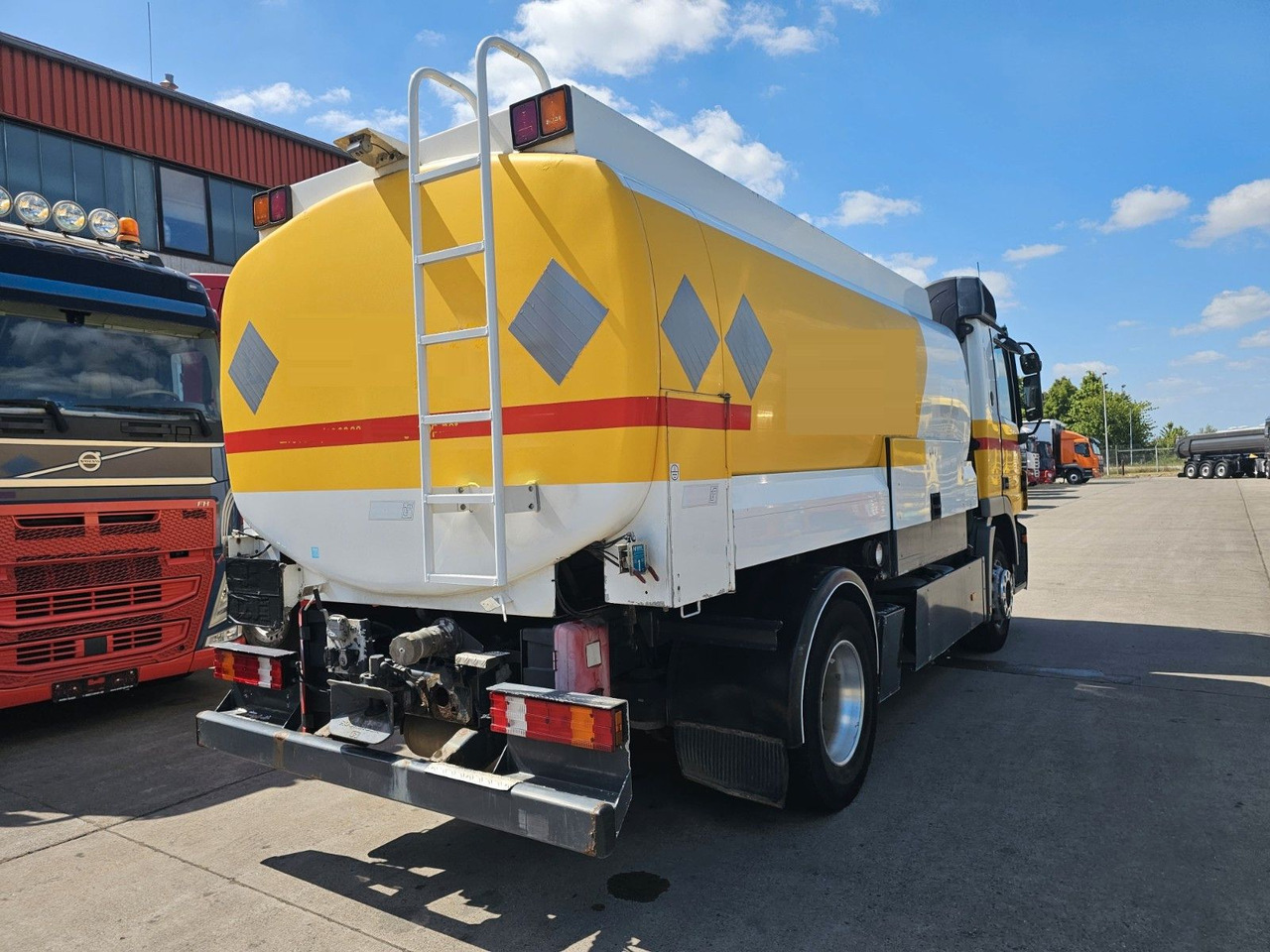Mercedes-Benz ACTROS 1832 * OBER-& UNTER * 2 KAMMER * KLIMA * - משאית מכל: תמונה 5 Mercedes-Benz ACTROS 1832 * OBER-& UNTER * 2 KAMMER * KLIMA * - משאית מכל: תמונה 5