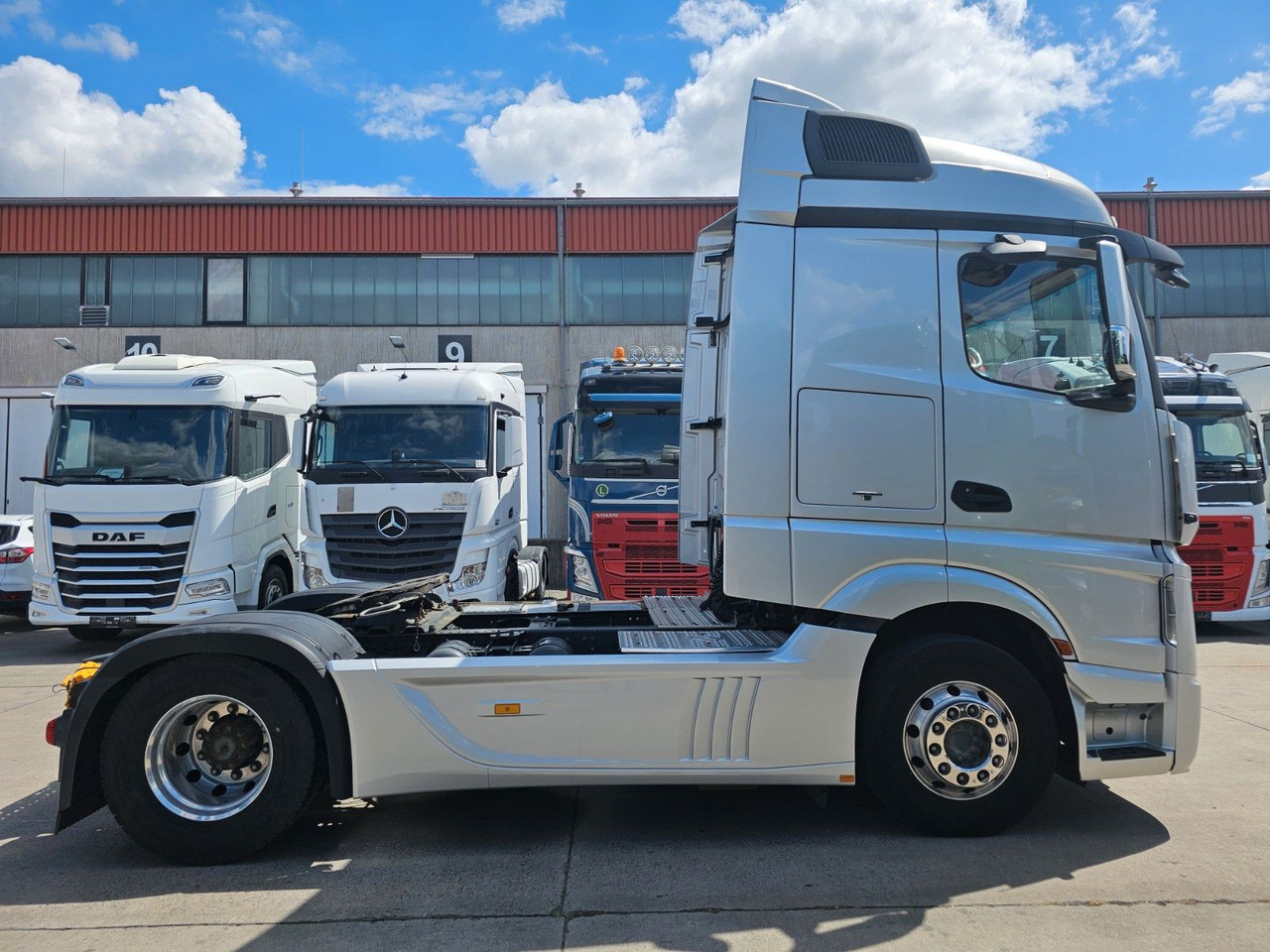 Mercedes-Benz ACTROS 1851 * 2X VORHANDEN * ACC * STANDH. *EUR5 - יחידת טרקטור: תמונה 4 Mercedes-Benz ACTROS 1851 * 2X VORHANDEN * ACC * STANDH. *EUR5 - יחידת טרקטור: תמונה 4