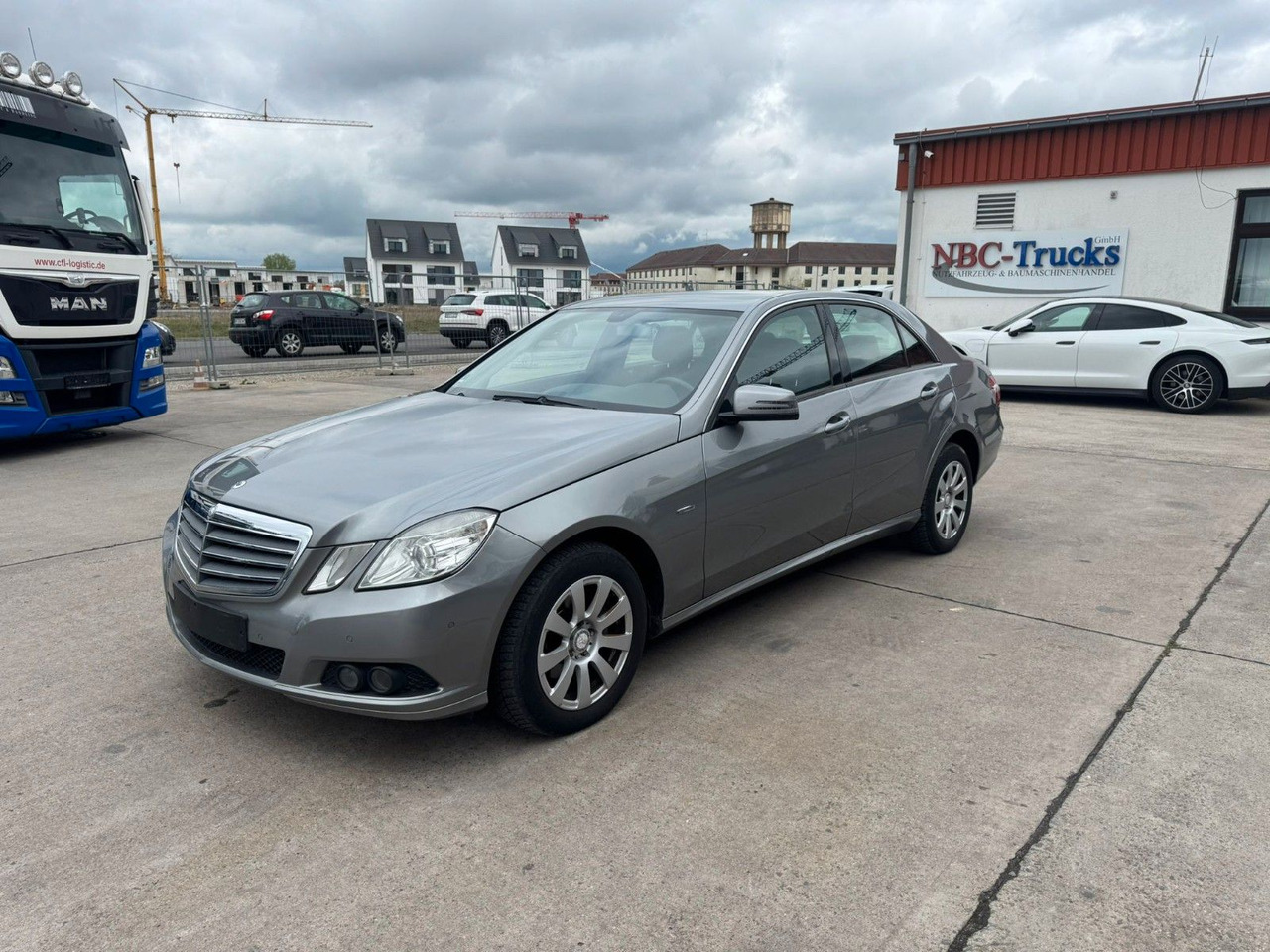 Mercedes-Benz E 200 CGI * PDC VORNE UND HINTEN * 2. HAND * - סדאן: תמונה 3 Mercedes-Benz E 200 CGI * PDC VORNE UND HINTEN * 2. HAND * - סדאן: תמונה 3
