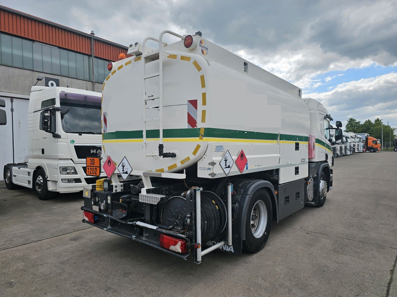 Scania P 360 * OBER/-UNTER * 3 KAMMER * BENZIN * - משאית מכל: תמונה 5 Scania P 360 * OBER/-UNTER * 3 KAMMER * BENZIN * - משאית מכל: תמונה 5