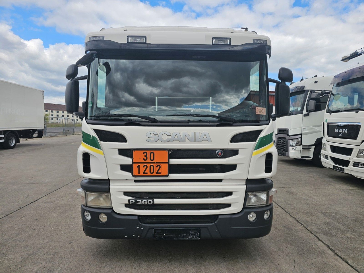 Scania P 360 * OBER/-UNTER * 3 KAMMER * BENZIN * - משאית מכל: תמונה 2 Scania P 360 * OBER/-UNTER * 3 KAMMER * BENZIN * - משאית מכל: תמונה 2