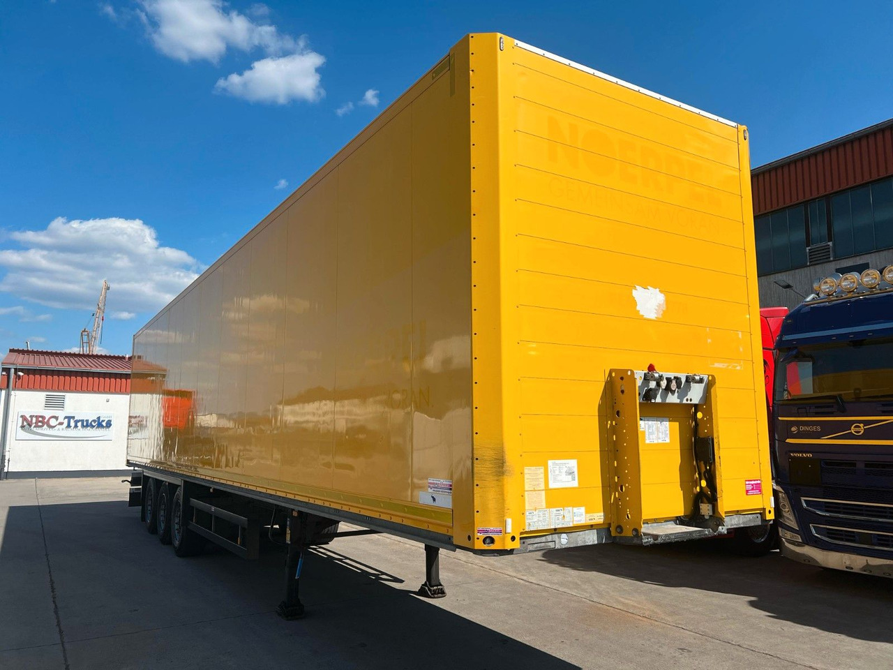 Schmitz Cargobull SCB S3B * KOFFER * SCHEIBENBREMSE * DOPPELSTOCK - סמיטריילר בתיבה סגורה: תמונה 1 Schmitz Cargobull SCB S3B * KOFFER * SCHEIBENBREMSE * DOPPELSTOCK - סמיטריילר בתיבה סגורה: תמונה 1