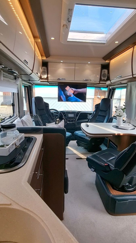 Niesmann + Bischoff Flair 880 BE - רכב ממונע משולב: תמונה 3 Niesmann + Bischoff Flair 880 BE - רכב ממונע משולב: תמונה 3