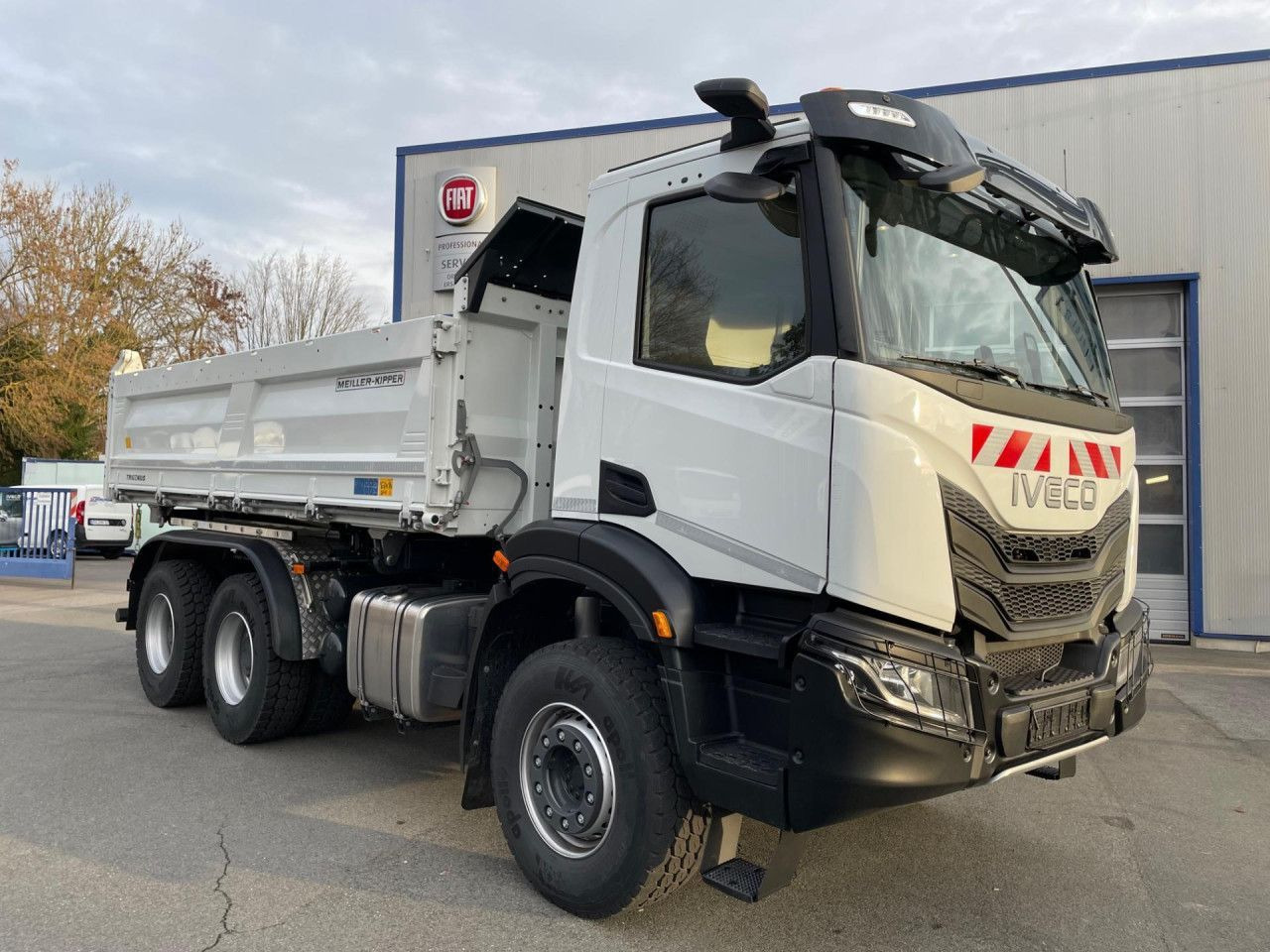 Iveco AD300X54Z HR X-WAY - כלי רכב מסחרי מזהיר: תמונה 1 Iveco AD300X54Z HR X-WAY - כלי רכב מסחרי מזהיר: תמונה 1