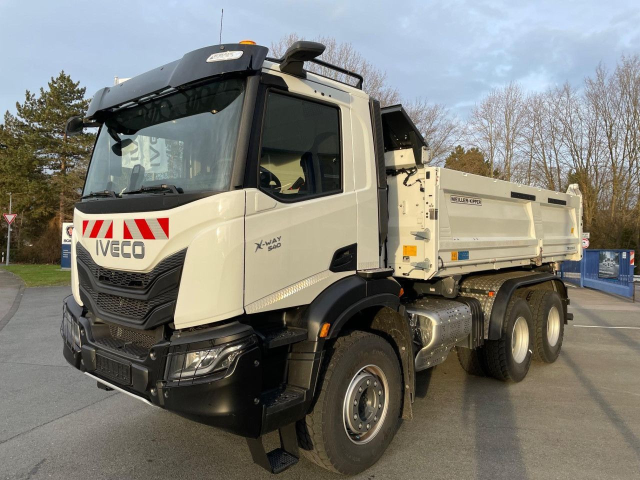 Iveco AD300X54Z HR X-WAY - כלי רכב מסחרי מזהיר: תמונה 2 Iveco AD300X54Z HR X-WAY - כלי רכב מסחרי מזהיר: תמונה 2