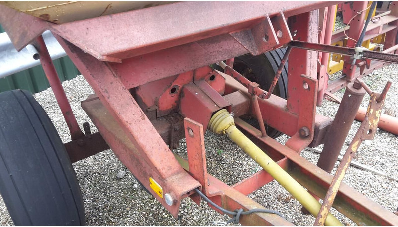 GETROKKEN pendel strooier - Gebruikt - מפזרת דשן: תמונה 5 GETROKKEN pendel strooier - Gebruikt - מפזרת דשן: תמונה 5