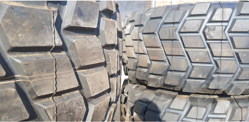 Michelin 24 20.5 xs - גלגלים וצמיגים: תמונה 3 Michelin 24 20.5 xs - גלגלים וצמיגים: תמונה 3