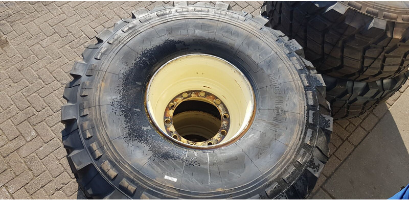 Michelin 24 20.5 xs - גלגלים וצמיגים: תמונה 2 Michelin 24 20.5 xs - גלגלים וצמיגים: תמונה 2