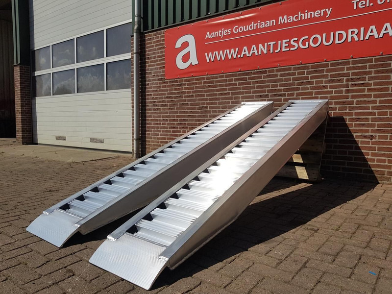 Oprijplanken 3000x450 mm - רמפת העמסה: תמונה 4 Oprijplanken 3000x450 mm - רמפת העמסה: תמונה 4
