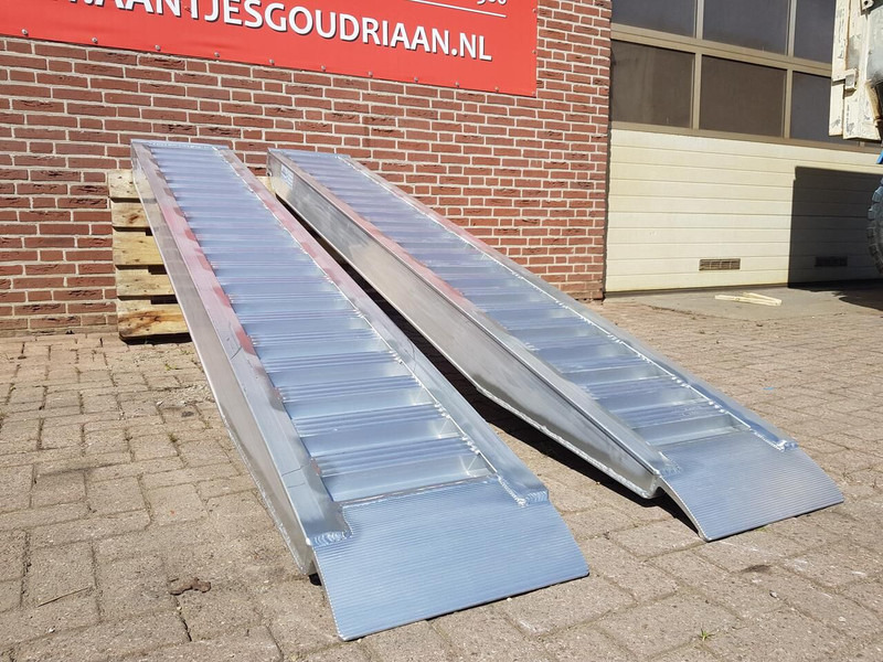 Oprijplanken 3000x450 mm - רמפת העמסה: תמונה 5 Oprijplanken 3000x450 mm - רמפת העמסה: תמונה 5