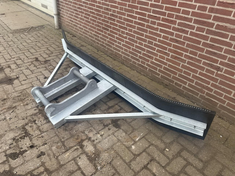Rubber schuif met S60 aansluiting - Nieuw - ציוד עיבוד קרקע: תמונה 3 Rubber schuif met S60 aansluiting - Nieuw - ציוד עיבוד קרקע: תמונה 3