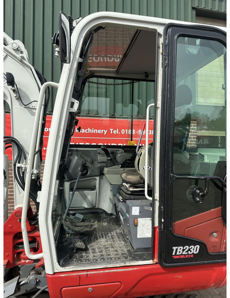 מיני מחפר Takeuchi Kraan TB230 - Gebruikt: תמונה 11