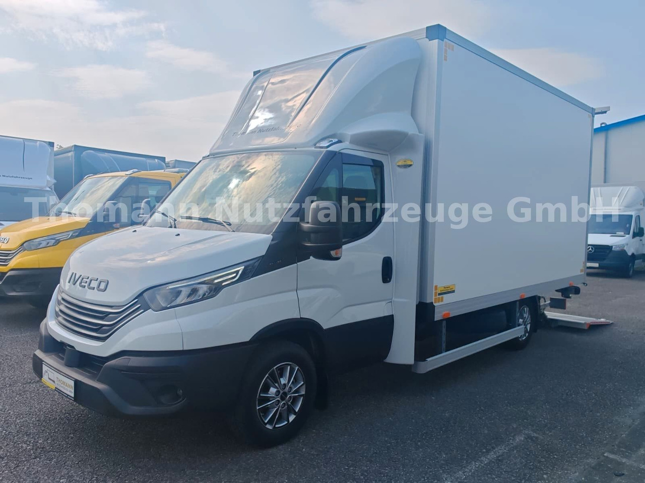 Iveco Daily 35S18 Koffer + LBW Navi/ACC Tempomat - כלי רכב מסחרי עם תיבה: תמונה 3 Iveco Daily 35S18 Koffer + LBW Navi/ACC Tempomat - כלי רכב מסחרי עם תיבה: תמונה 3