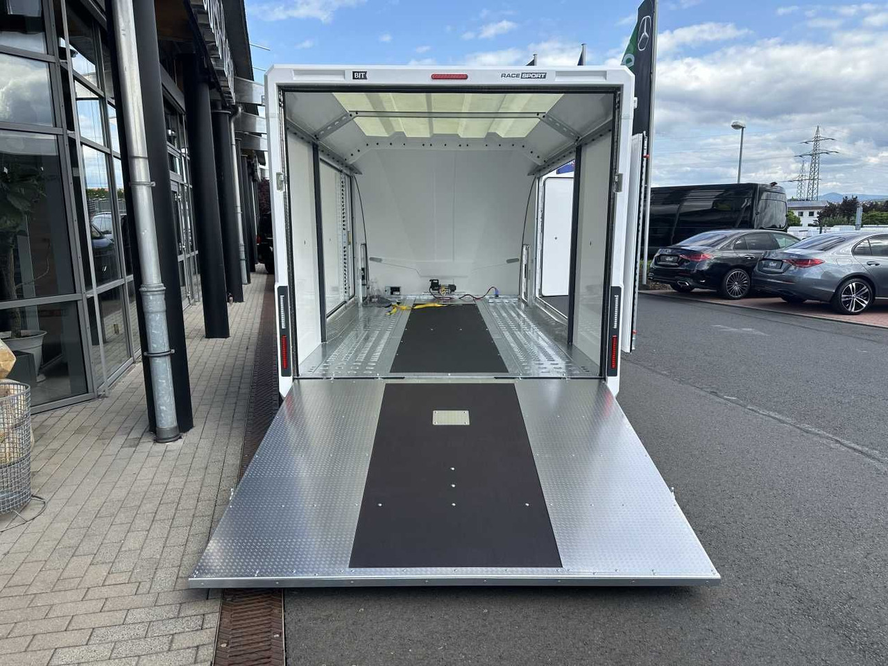 Brian James Race Sport Länge: 5,03 m / 3.000 kg - קרון נגרר בהובלה אוטומטית: תמונה 5 Brian James Race Sport Länge: 5,03 m / 3.000 kg - קרון נגרר בהובלה אוטומטית: תמונה 5
