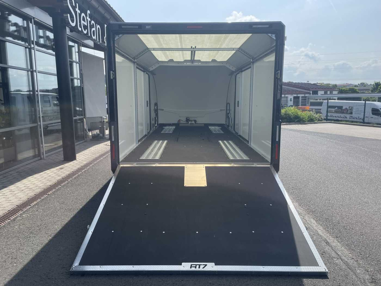 Brian James Race Transporter 7 / 6,16 m 3.500 kg - קרון נגרר בהובלה אוטומטית: תמונה 3 Brian James Race Transporter 7 / 6,16 m 3.500 kg - קרון נגרר בהובלה אוטומטית: תמונה 3