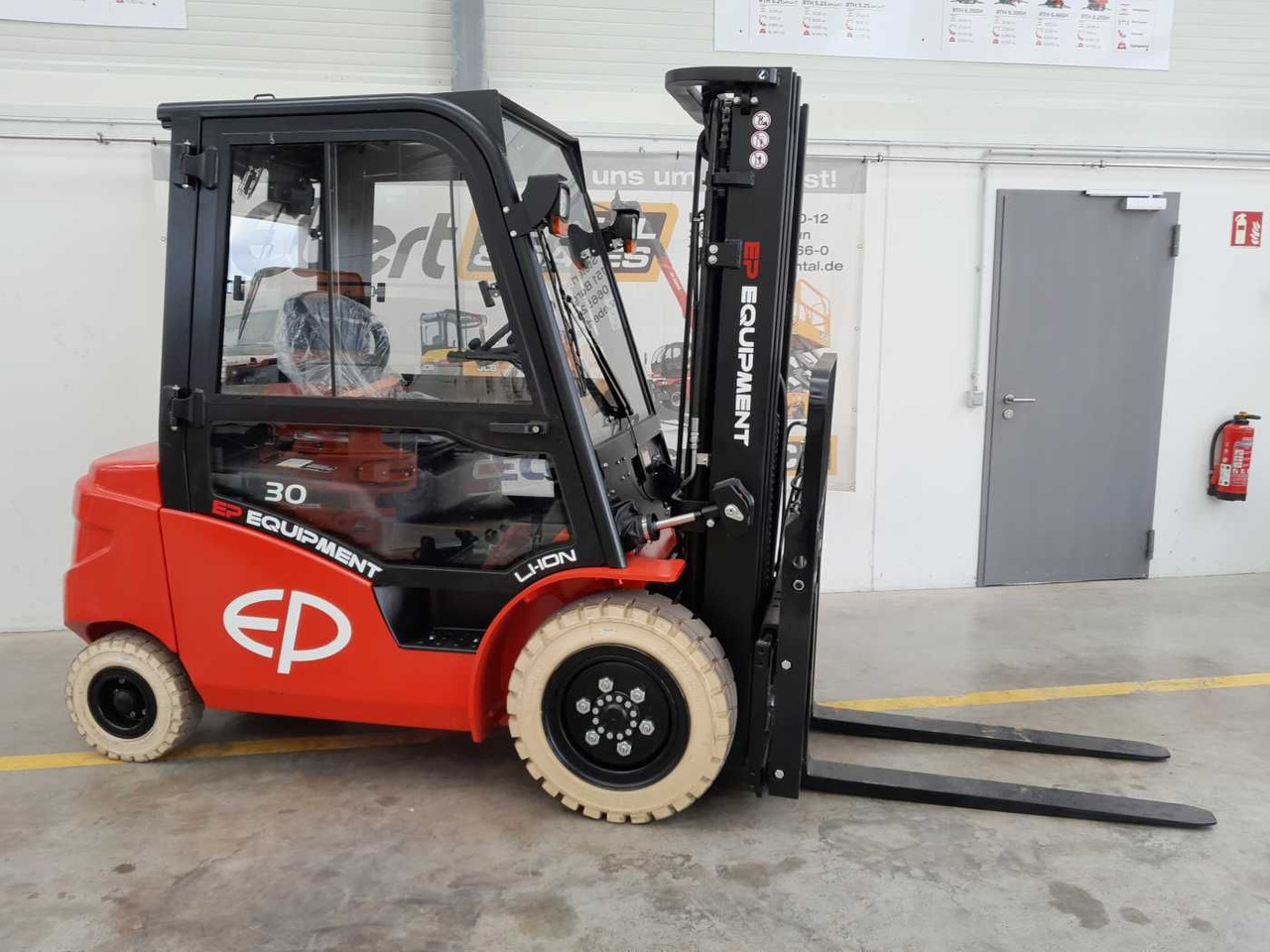 EP Equipment EFL303 / 3,0T / Triplex: 4,80m / SS - מלגזה חשמלית: תמונה 5 EP Equipment EFL303 / 3,0T / Triplex: 4,80m / SS - מלגזה חשמלית: תמונה 5