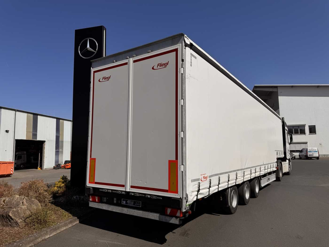 Fliegl SDS 350 Schiebeplane+Verdeck XL SAF 20.900Km - סמיטריילר עם וילונות צד: תמונה 5 Fliegl SDS 350 Schiebeplane+Verdeck XL SAF 20.900Km - סמיטריילר עם וילונות צד: תמונה 5