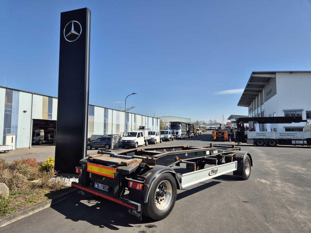 Fliegl ZPS180 Abroll-Container Tropper Pellet-Silo 22m³ Fliegl ZPS180 Abroll-Container Tropper Pellet-Silo 22m³ - קרון נגרר מתגלגל/ מדלג: תמונה 1 Fliegl ZPS180 Abroll-Container Tropper Pellet-Silo 22m³ Fliegl ZPS180 Abroll-Container Tropper Pellet-Silo 22m³ - קרון נגרר מתגלגל/ מדלג: תמונה 1